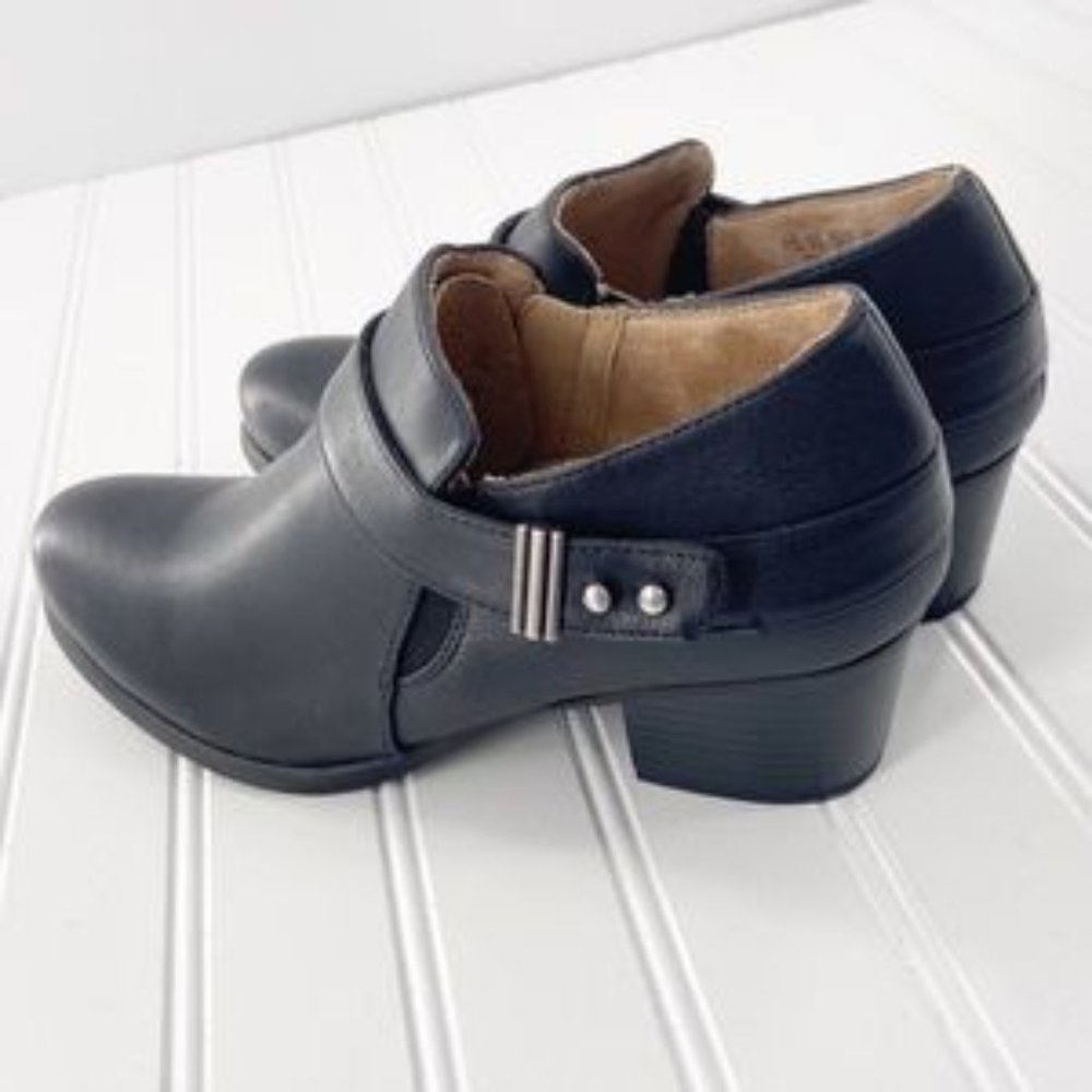 Black Modern Chic Kitten Block Heel Ankle Booties - Picture 8 of 10
